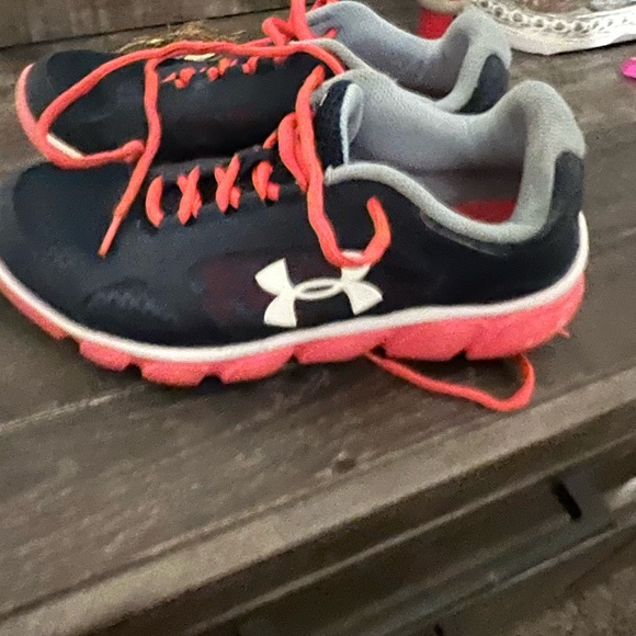 Under Armour women’s sneakers - Picture 8 of 8
